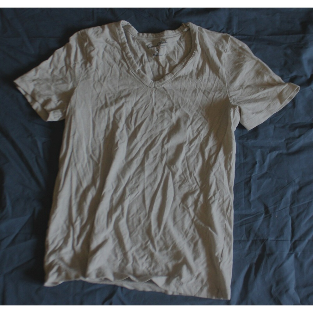 Women's Short Sleeve Relaxed Fit V-Neck T-Shirt - Universal Thread  size XS